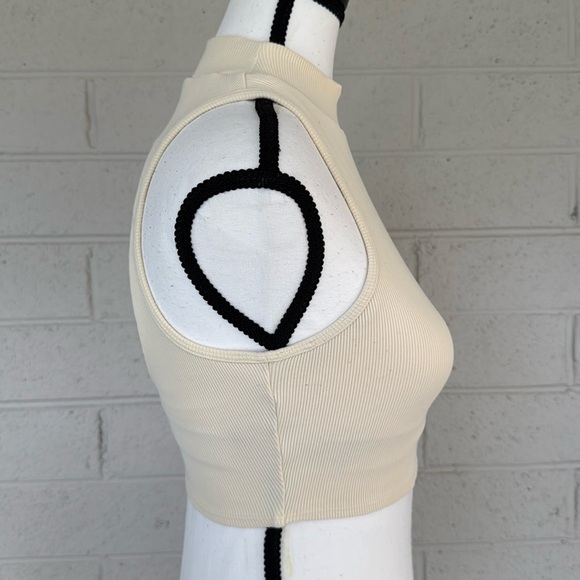 Alo Goddess Rib Cropped Dynamite Tank Top - French Vanilla, M - Picture 3 of 12